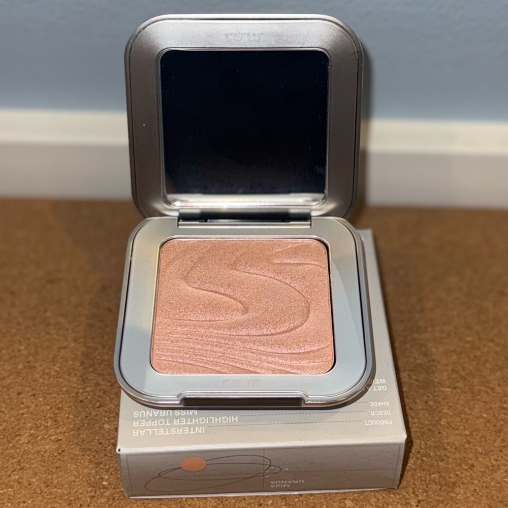 REM BEAUTY HIGHLIGHTER - INTERSTELLAR SHADE 
MISS URANUS